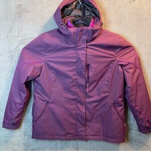 Women’s winter 3 in 1 ski jacket with removable hood. excellent condition